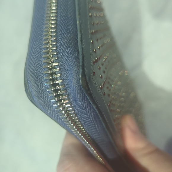 Authentic Gucci Guccissima Studded Wallet – Gunmetal Gray leather Patent - Picture 5 of 14